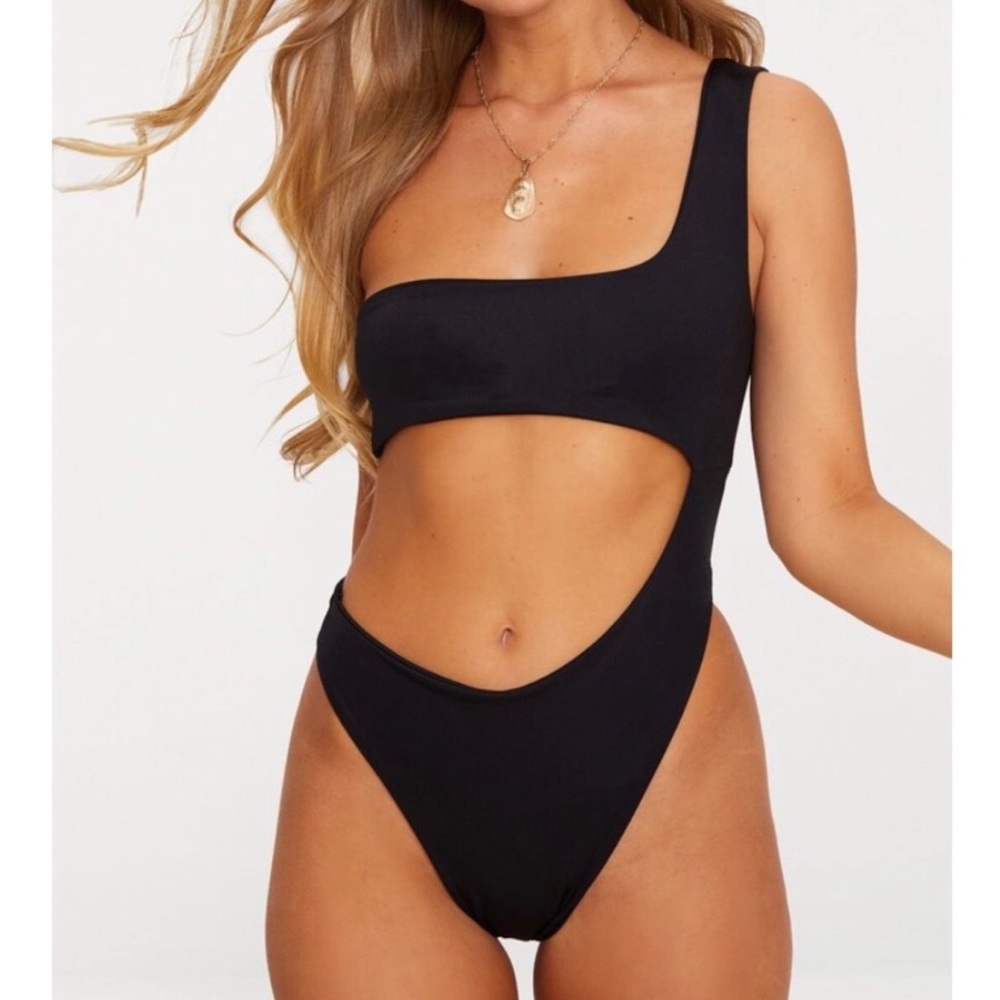 Pretty little thing black monokini